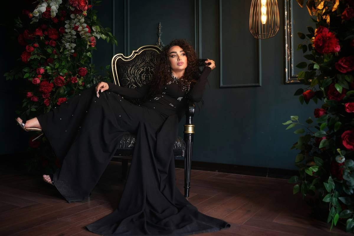 A model on a runway with dramatic eyes, showcasing fierce catwalk beauty