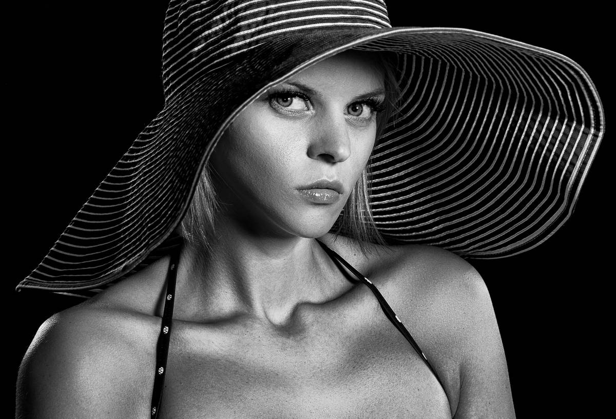 How to Master Striking Runway Makeup: Techniques, Tips, and Tools You Need